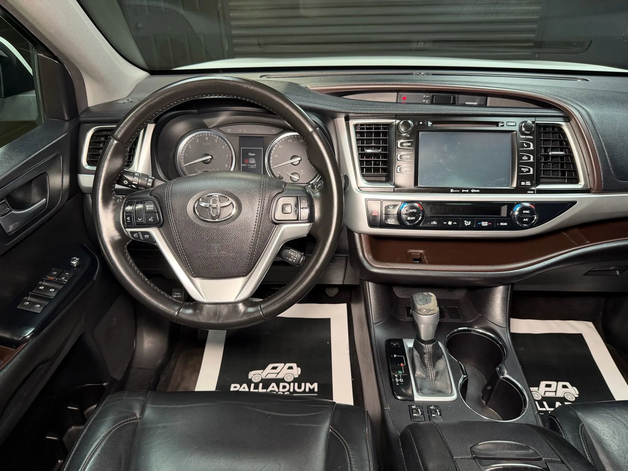 Used 2016 Toyota Highlander XLE w/ Preferred Accessory Package FWD image 32