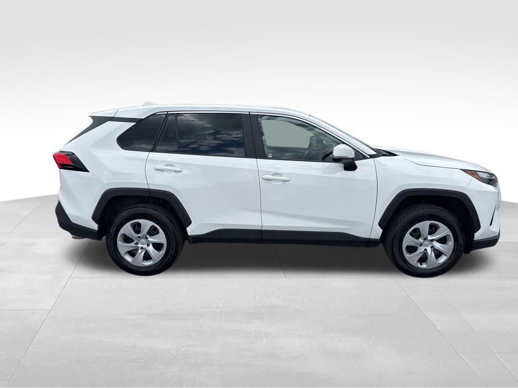 Used 2025 Toyota RAV4 LE AWD/4WD image 7