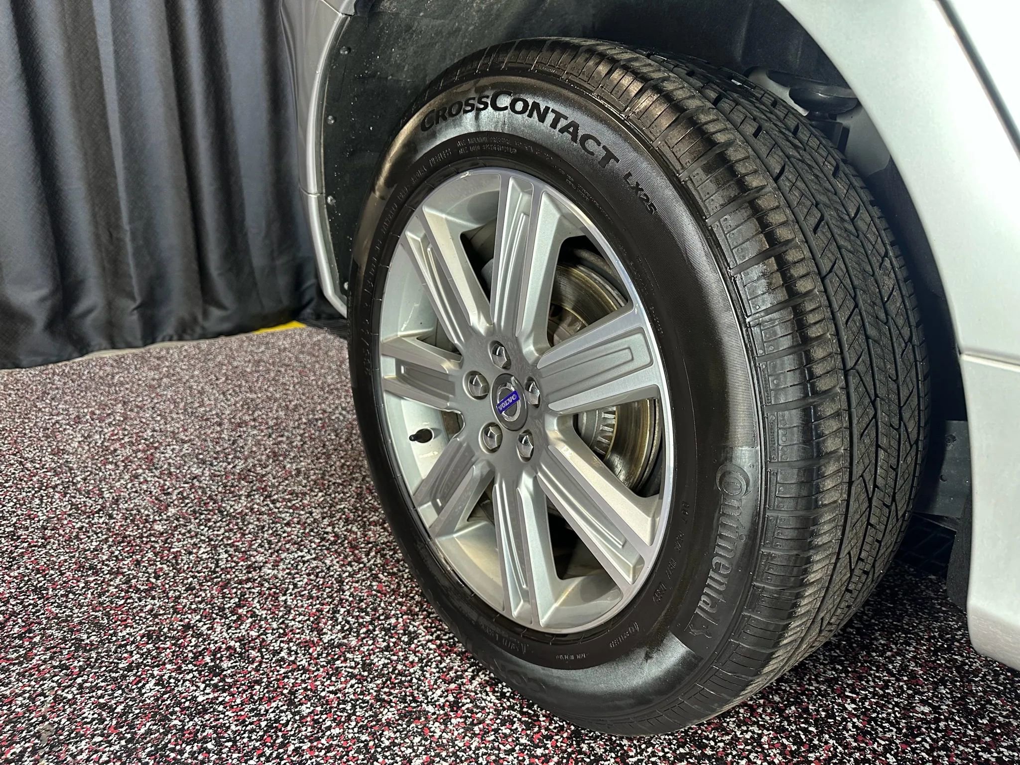 Used 2016 Volvo XC60 T6 w/ Proximity Package image 37