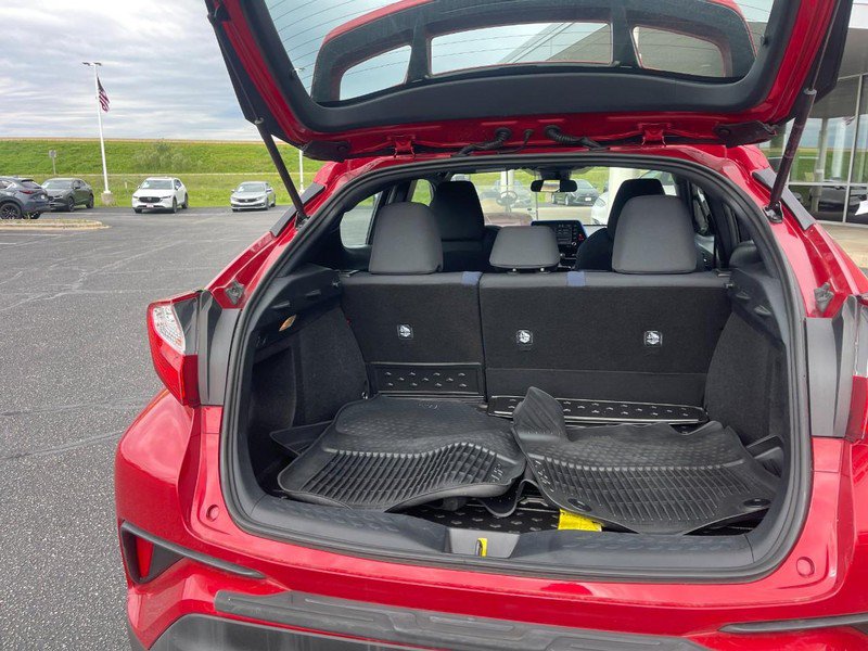 Used 2021 Toyota C-HR XLE FWD image 4