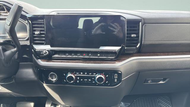 Used 2022 GMC Sierra 1500 SLE image 12