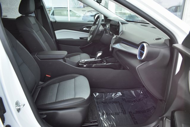 Used 2025 Chevrolet Trax LT w/ LT Convenience Package image 41