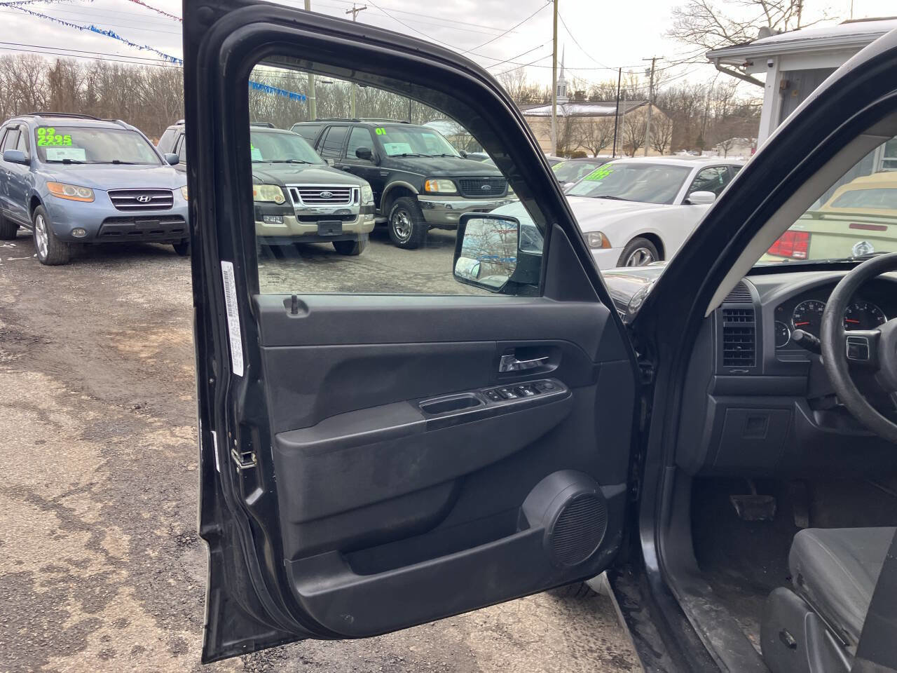 Used 2011 Jeep Liberty Sport image 17