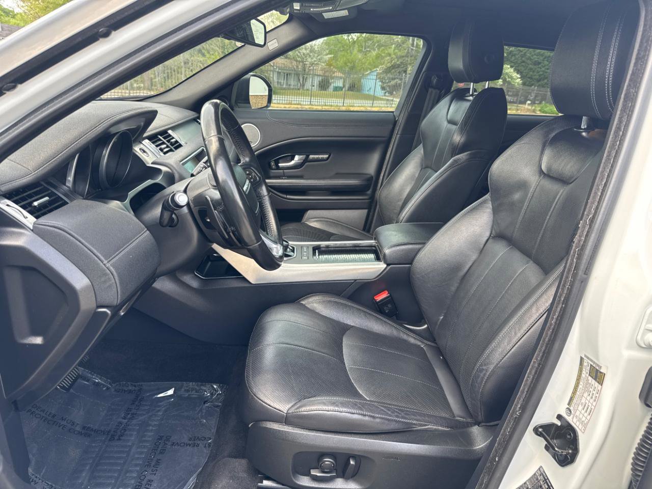 Used 2017 Land Rover Range Rover Evoque SE image 12