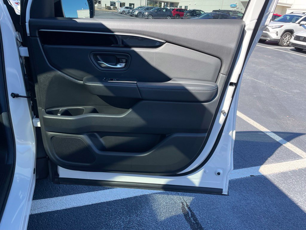 Certified 2025 Honda Pilot Touring image 29