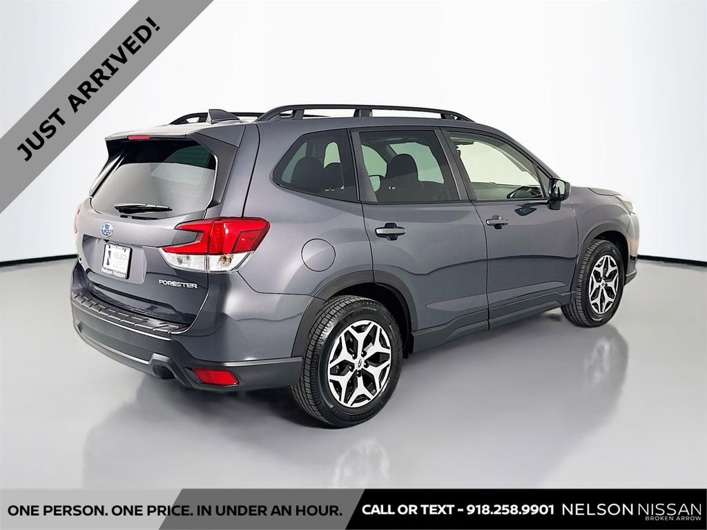 Used 2023 Subaru Forester Premium image 5