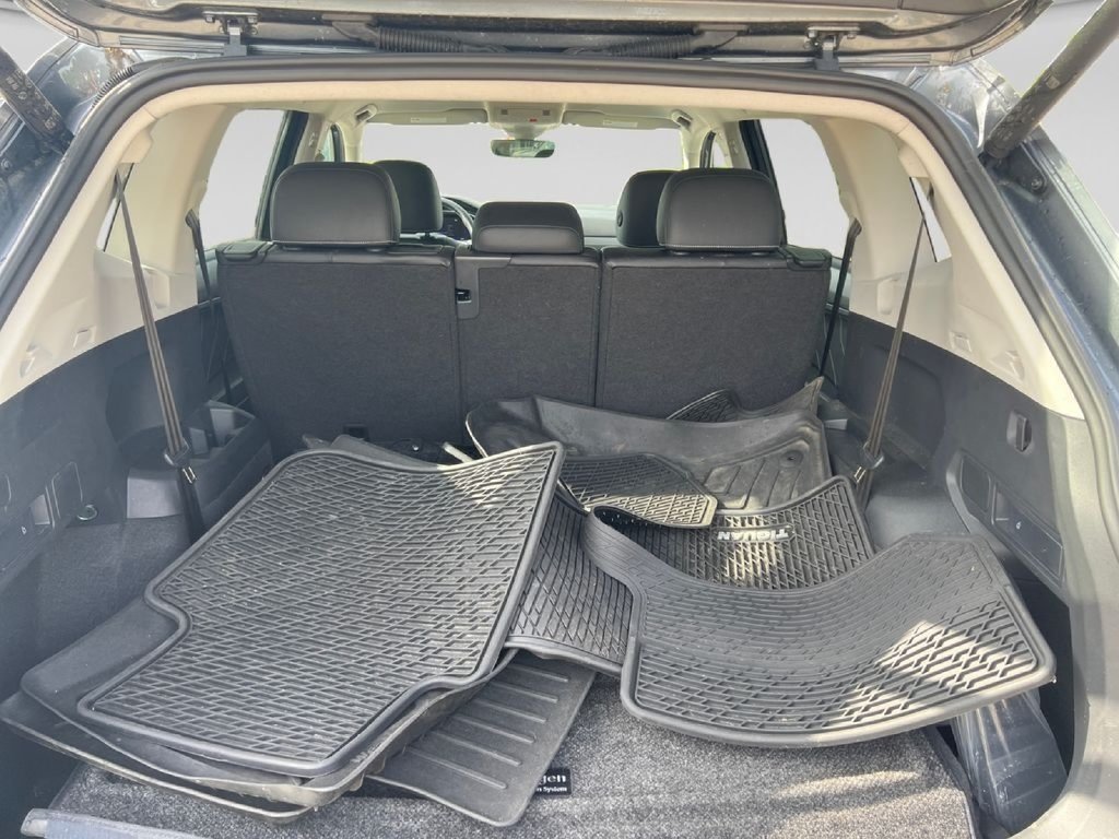 Used 2024 Volkswagen Tiguan SE FWD image 40