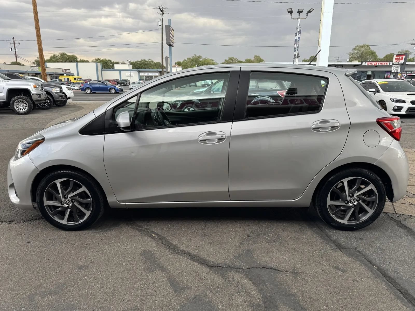 Used 2018 Toyota Yaris SE w/ Carpet Mat Package FWD image 5