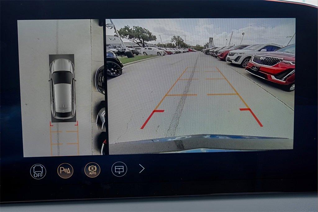 New 2026 Cadillac Optiq Luxury 2 image 9