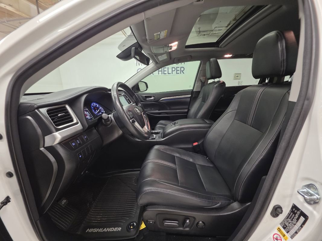 Used 2017 Toyota Highlander SE image 7