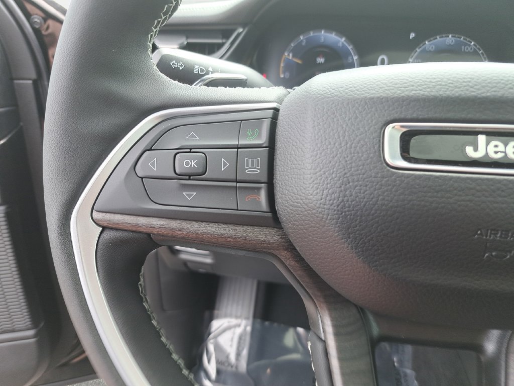 New 2026 Jeep Grand Cherokee Altitude AWD/4WD image 17