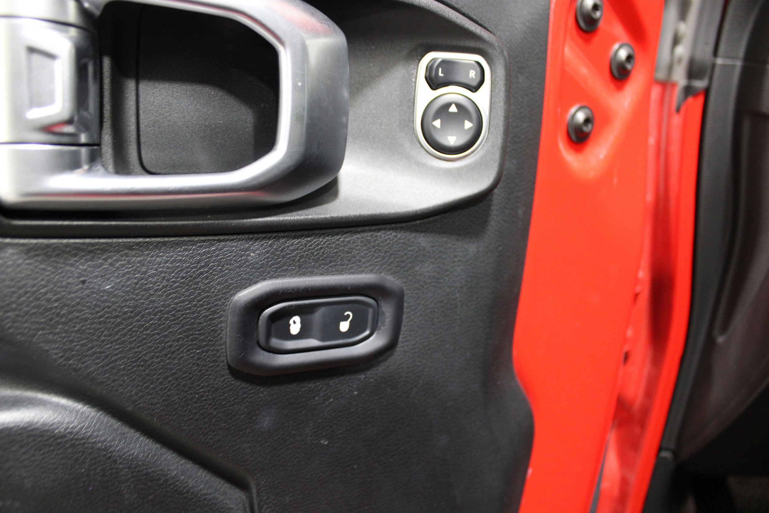 Used 2018 Jeep Wrangler Unlimited Rubicon AWD/4WD image 7