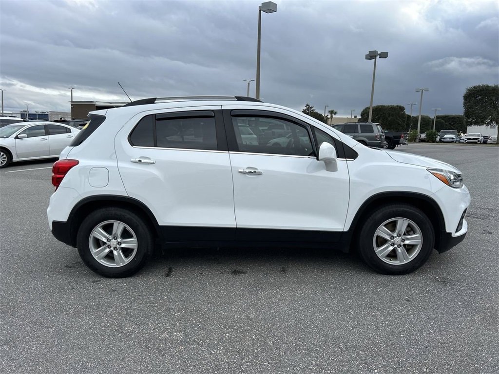 Used 2020 Chevrolet Trax LT w/ LT Convenience Package image 9