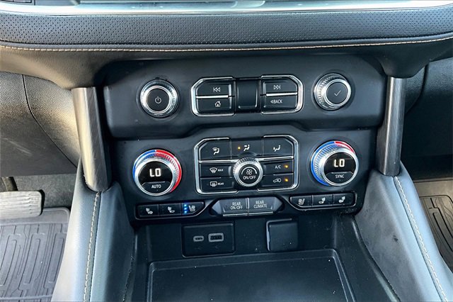 Used 2024 GMC Yukon XL AT4 w/ Technology Package image 16