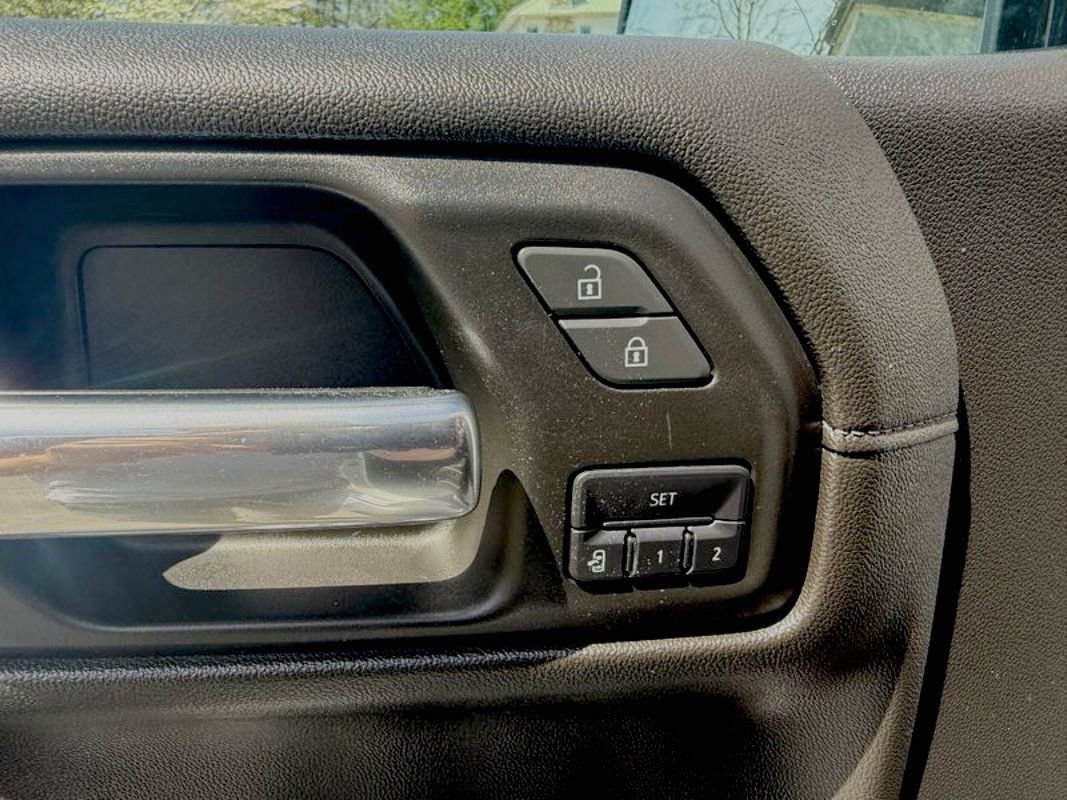 Used 2019 Chevrolet Silverado 1500 LTZ w/ LTZ Plus Package AWD/4WD image 18