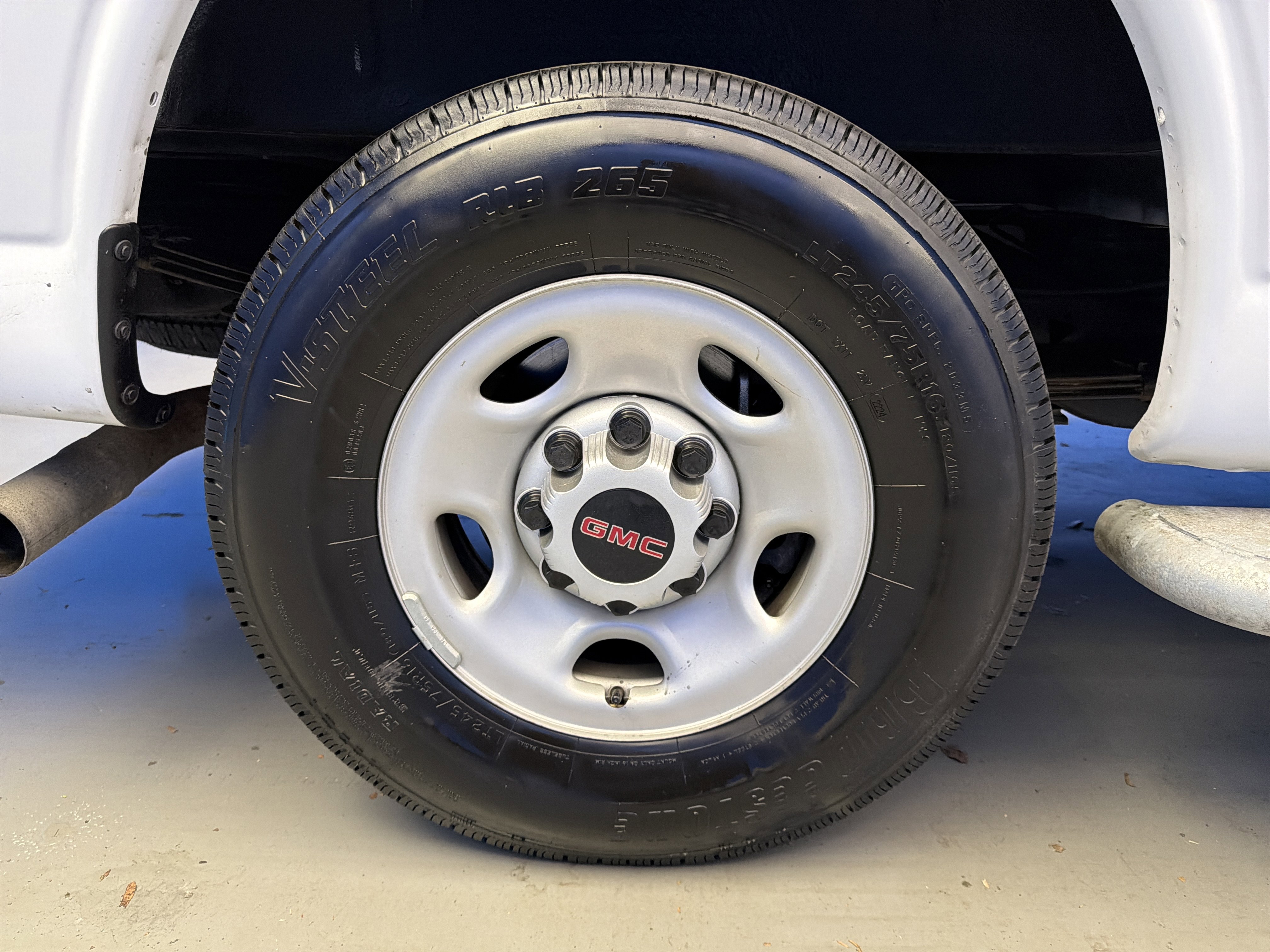 Used 2024 GMC Savana 2500 w/ Driver Convenience Package RWD image 9