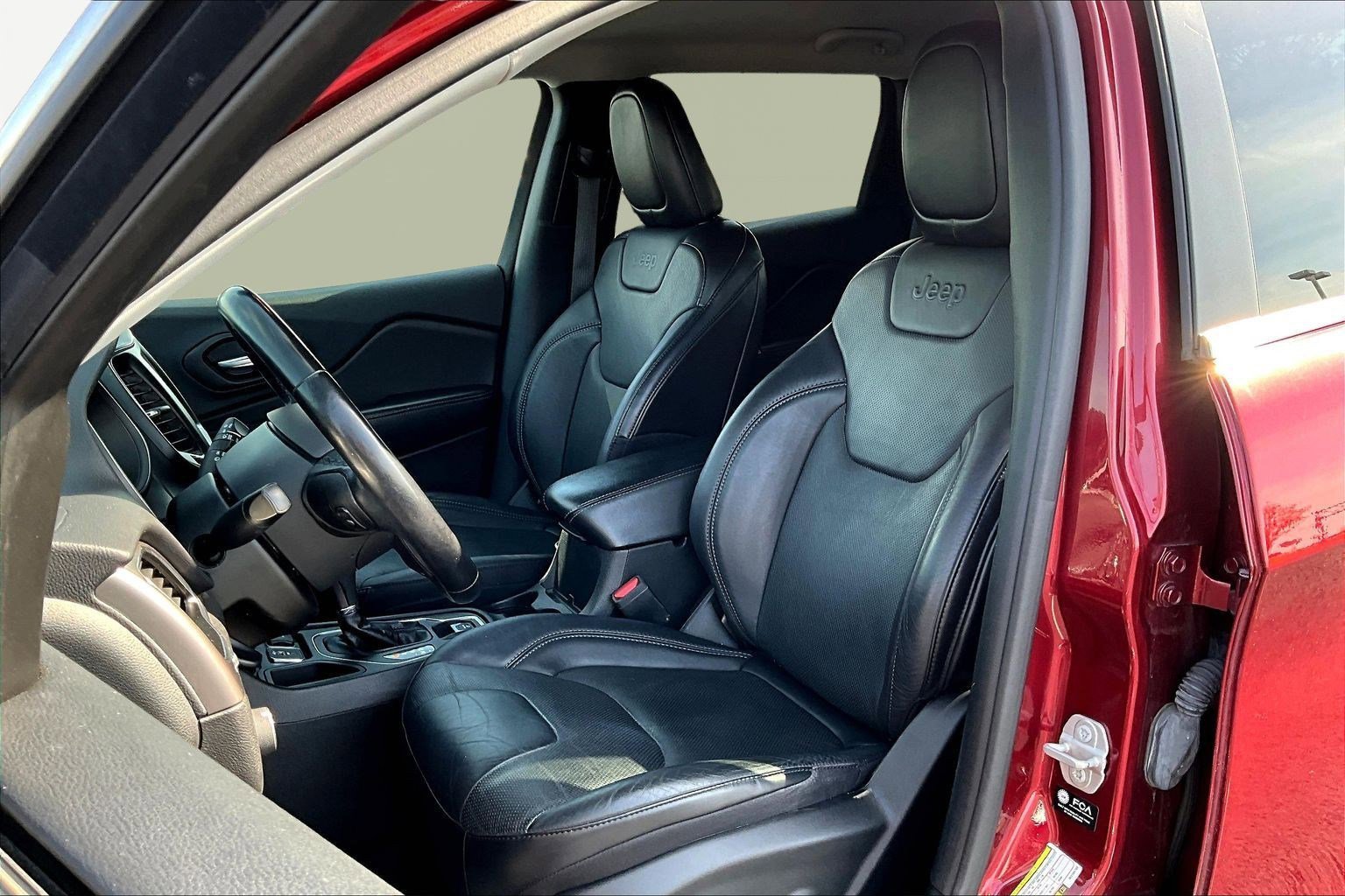 Used 2021 Jeep Cherokee Latitude Lux w/ Comfort/Convenience Group image 21