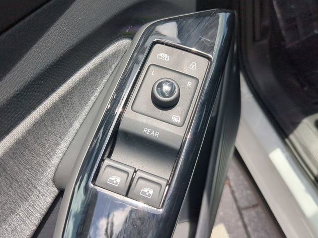Certified 2025 Volkswagen ID.4 Pro RWD image 17