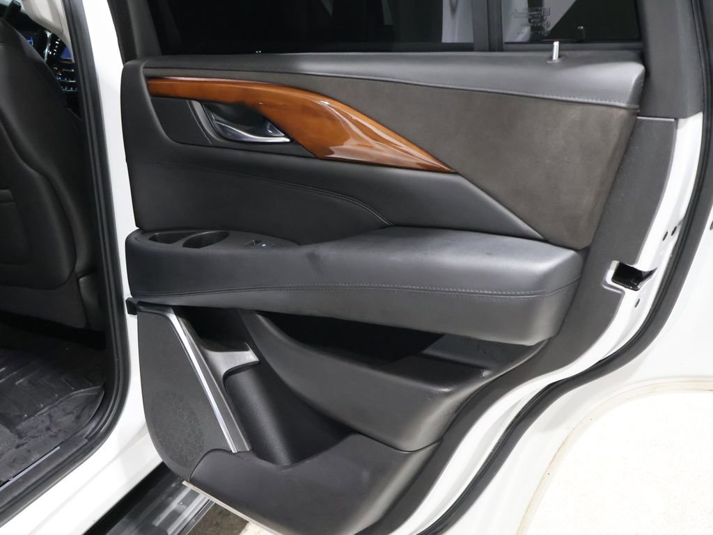 Used 2016 Cadillac Escalade Luxury image 26