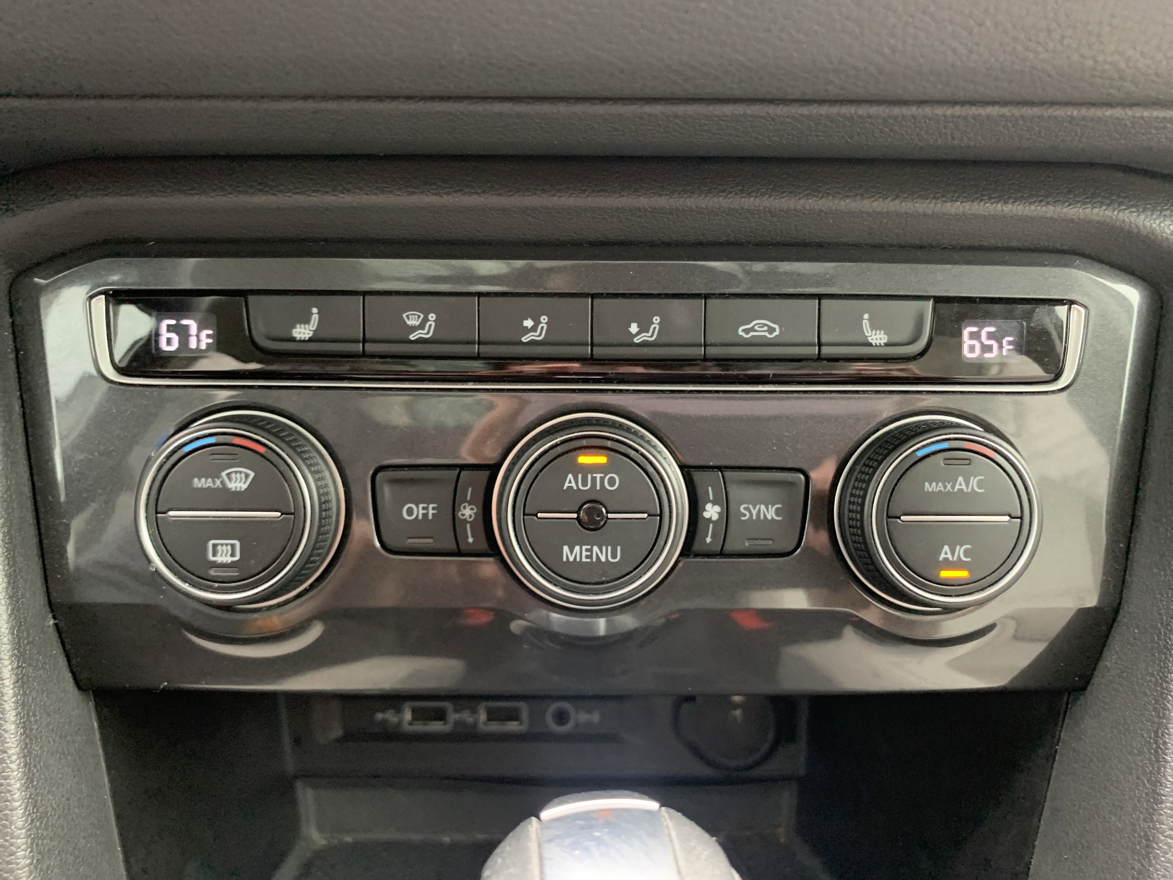 Used 2020 Volkswagen Tiguan SE w/ Panoramic Sunroof Package image 36