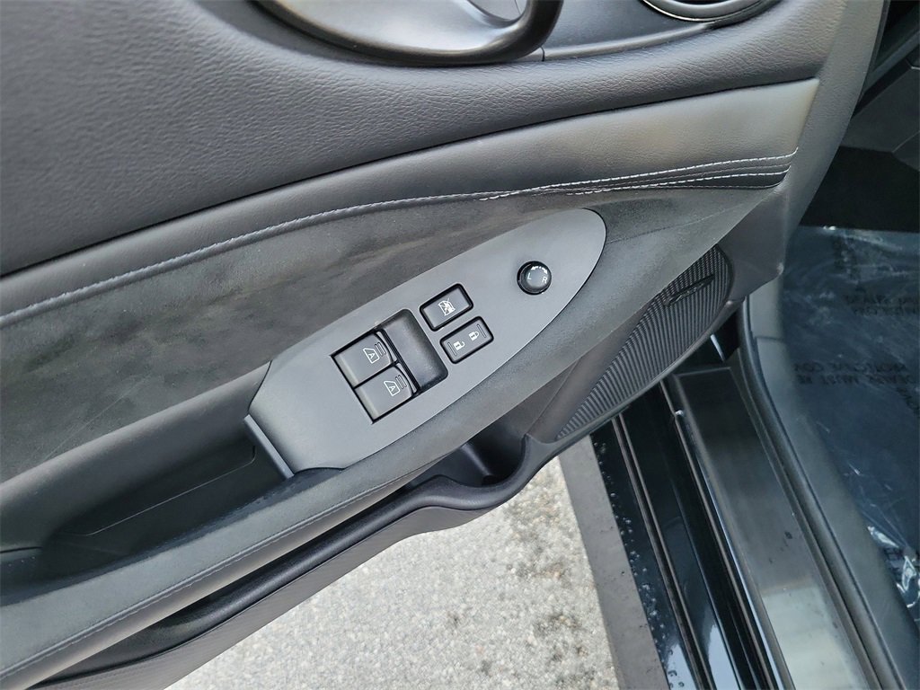 Certified 2024 Nissan Z Performance w/ Floor Mat Package image 12