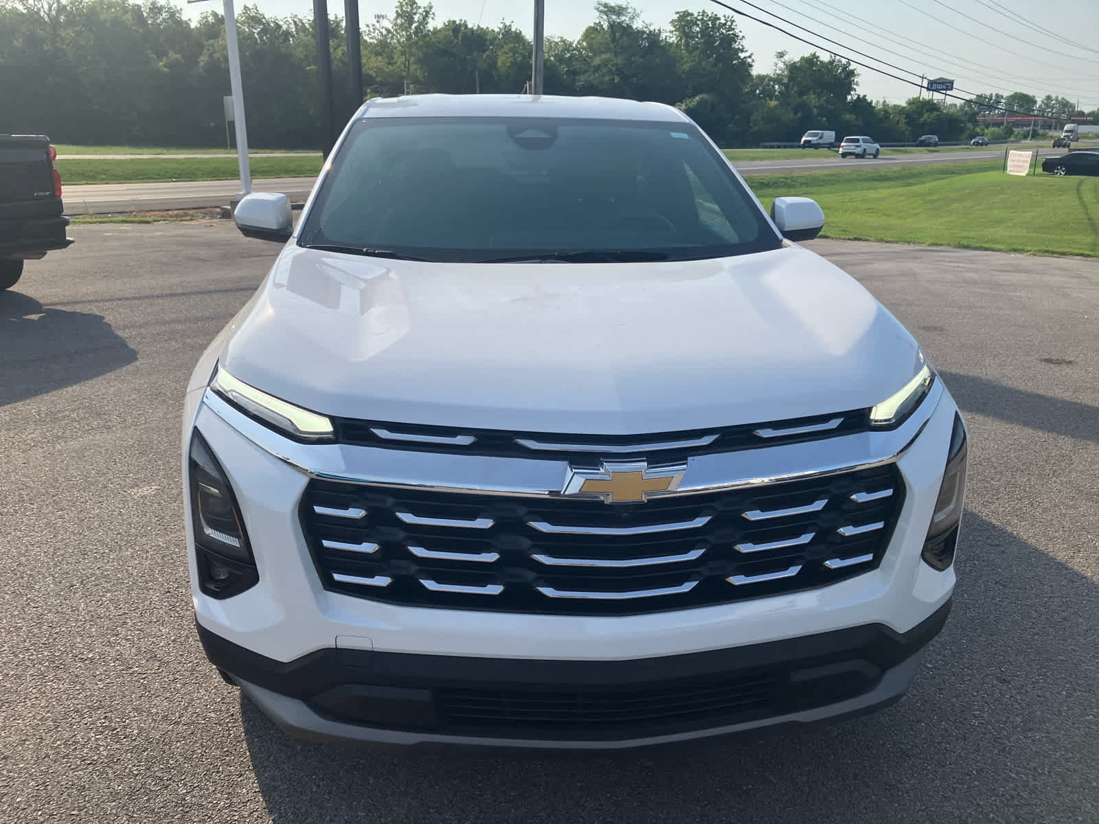 Used 2025 Chevrolet Equinox LT w/ Safety and Technology Package FWD image 2