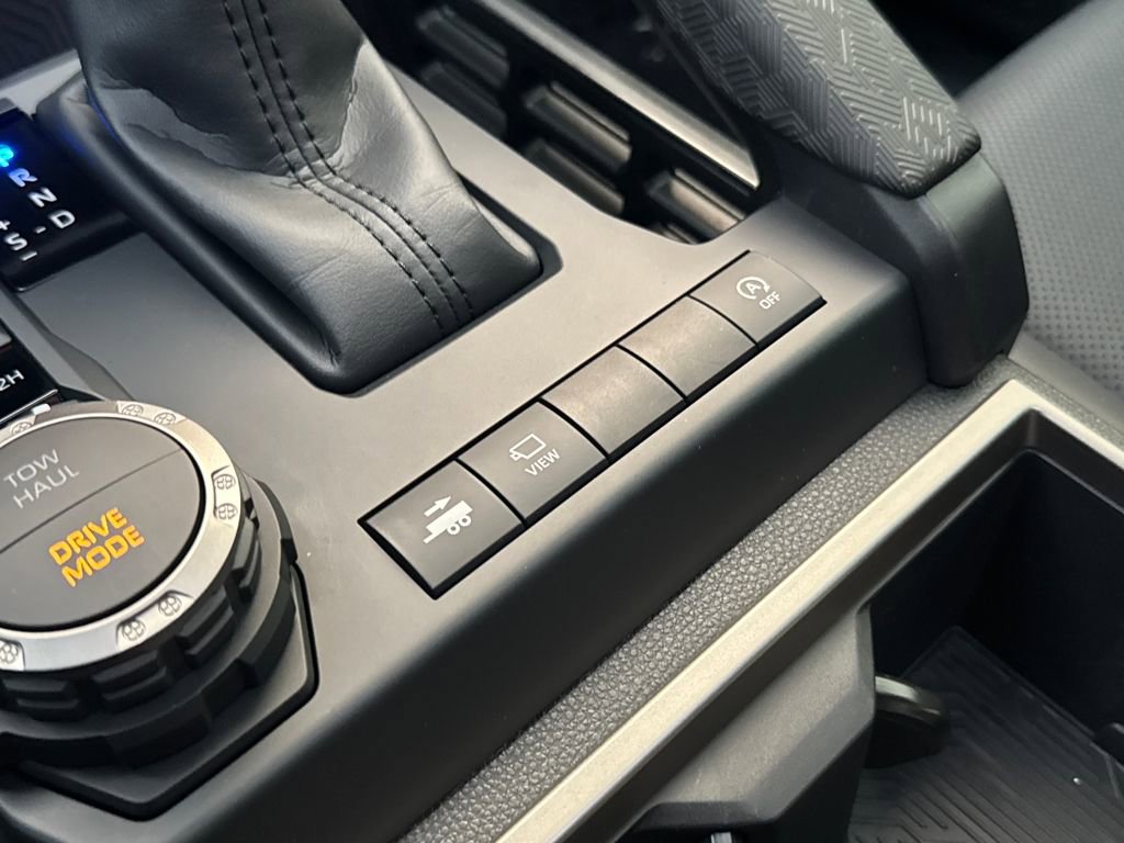 Used 2025 Toyota Tacoma Limited image 31