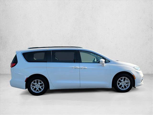 Used 2022 Chrysler Pacifica Touring-L FWD image 4