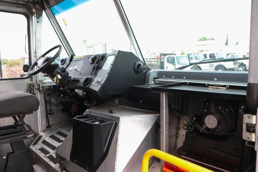 Used 2019 Ford E-450 and Econoline 450 Super Duty RWD image 33