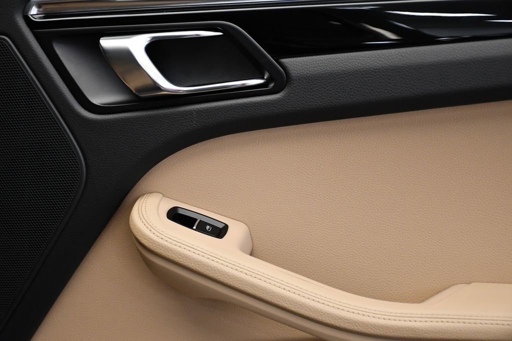 Certified 2023 Porsche Macan Turbo image 52
