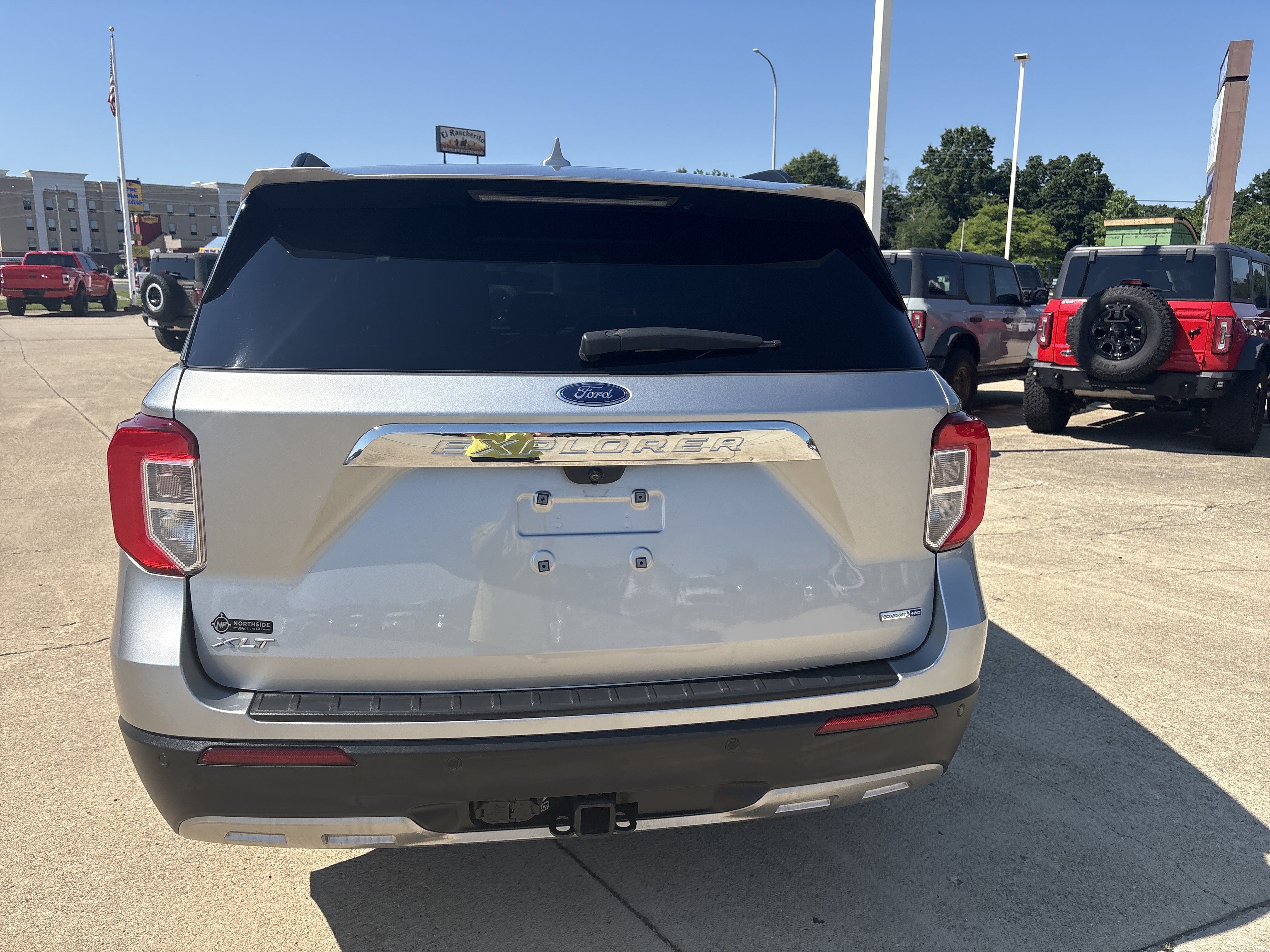 Used 2020 Ford Explorer XLT w/ Equipment Group 202A AWD/4WD image 5