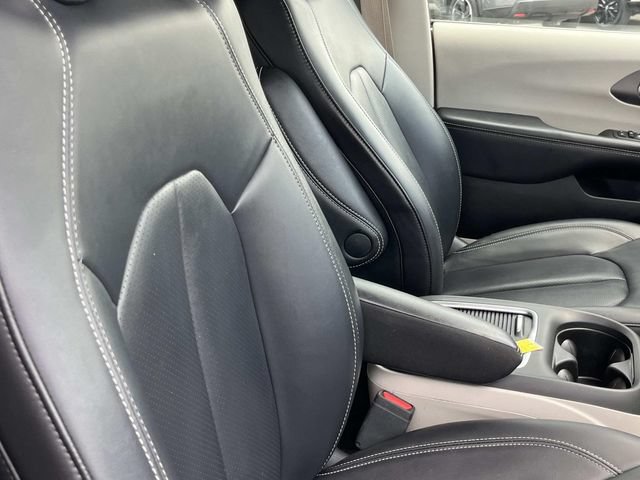 Used 2024 Chrysler Pacifica Touring-L FWD image 25