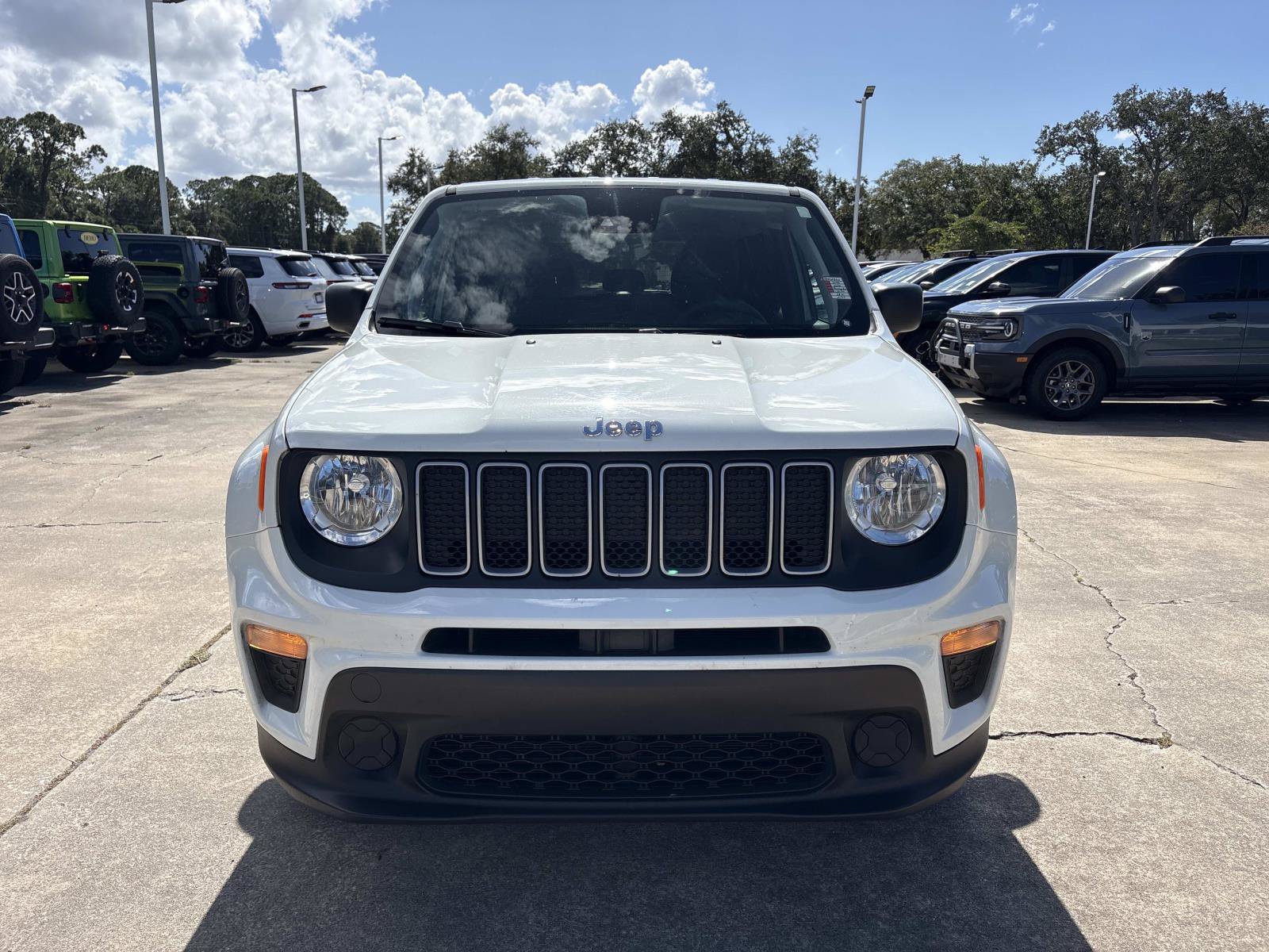 Certified 2023 Jeep Renegade Latitude AWD/4WD image 8