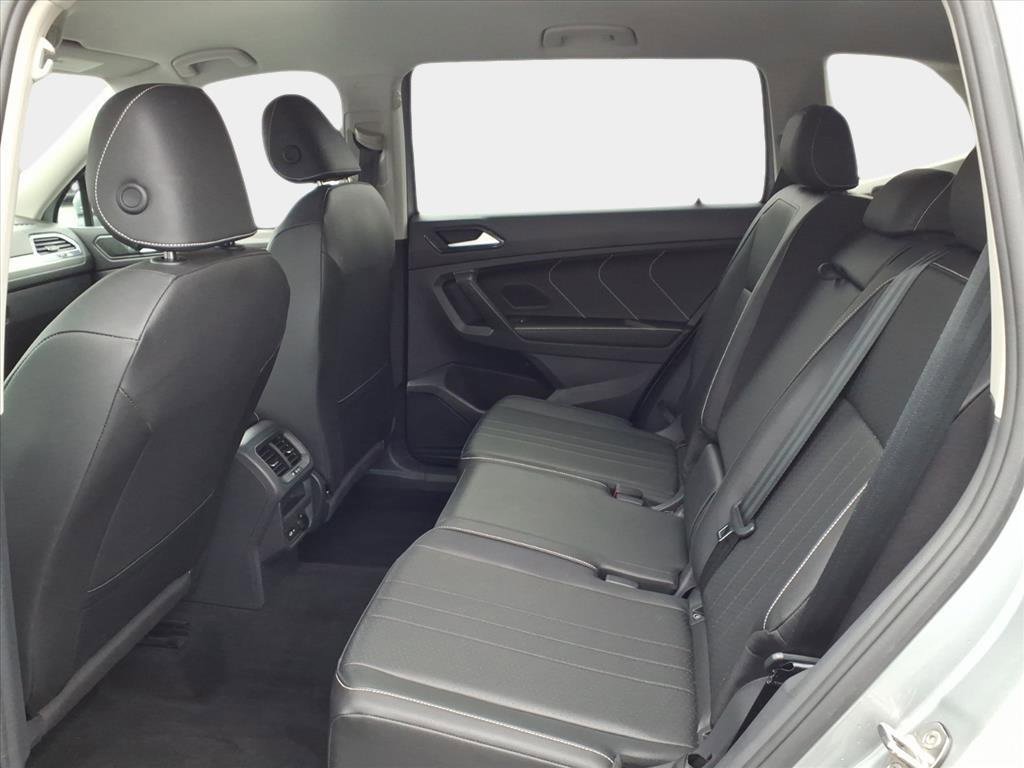 Used 2023 Volkswagen Tiguan SE image 11