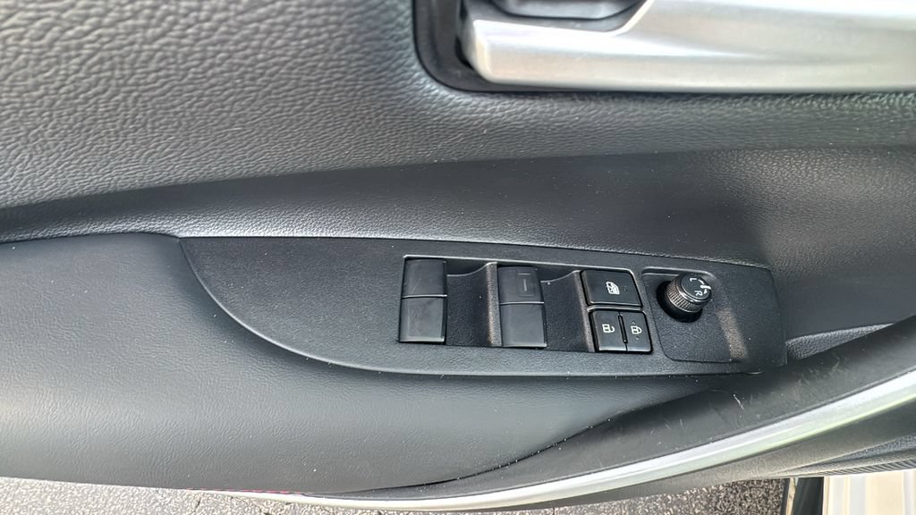 Used 2025 Toyota Corolla SE FWD image 13