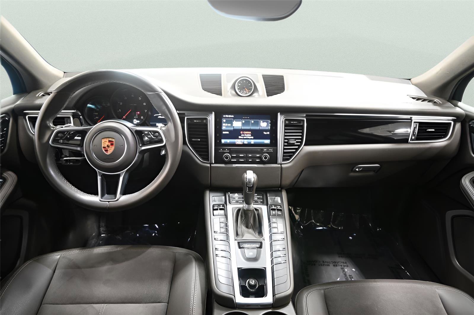 Used 2018 Porsche Macan AWD/4WD image 11