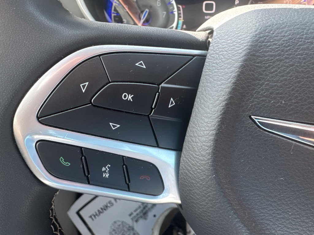 Used 2024 Chrysler Pacifica Touring-L FWD image 15