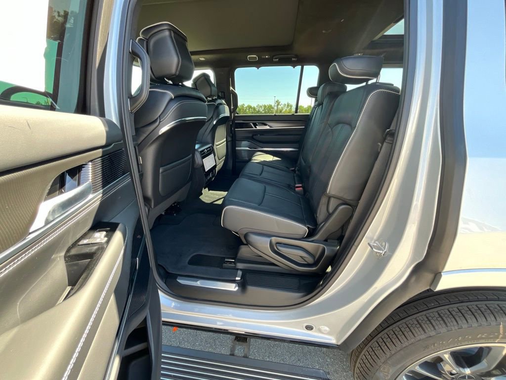 New 2025 Jeep Grand Wagoneer Series II Obsidian w/ Quick Order Packagew 28T image 48