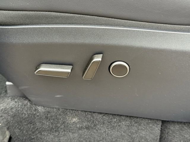 Used 2024 Tesla Model Y 2WD image 19