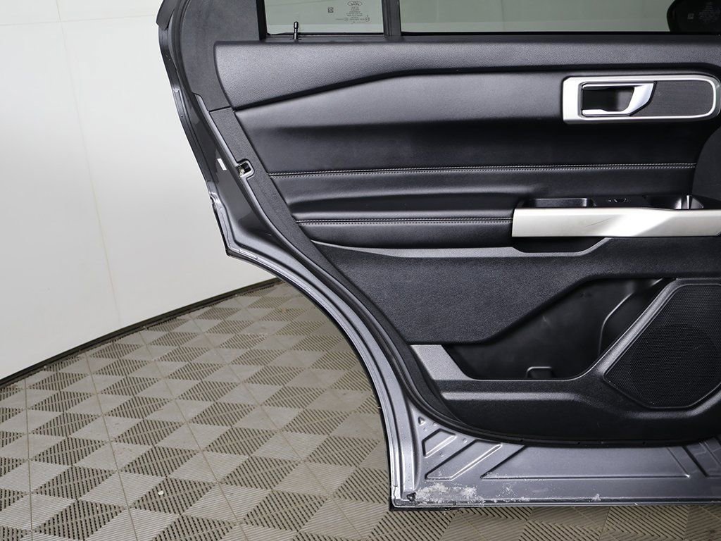 Used 2022 Ford Explorer XLT image 20