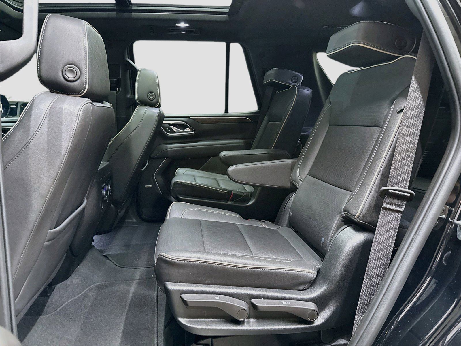 Used 2023 Chevrolet Tahoe Premier AWD/4WD image 29