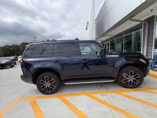 Used 2025 Lexus GX 550 w/ Accessory Package (2T) AWD/4WD image 12