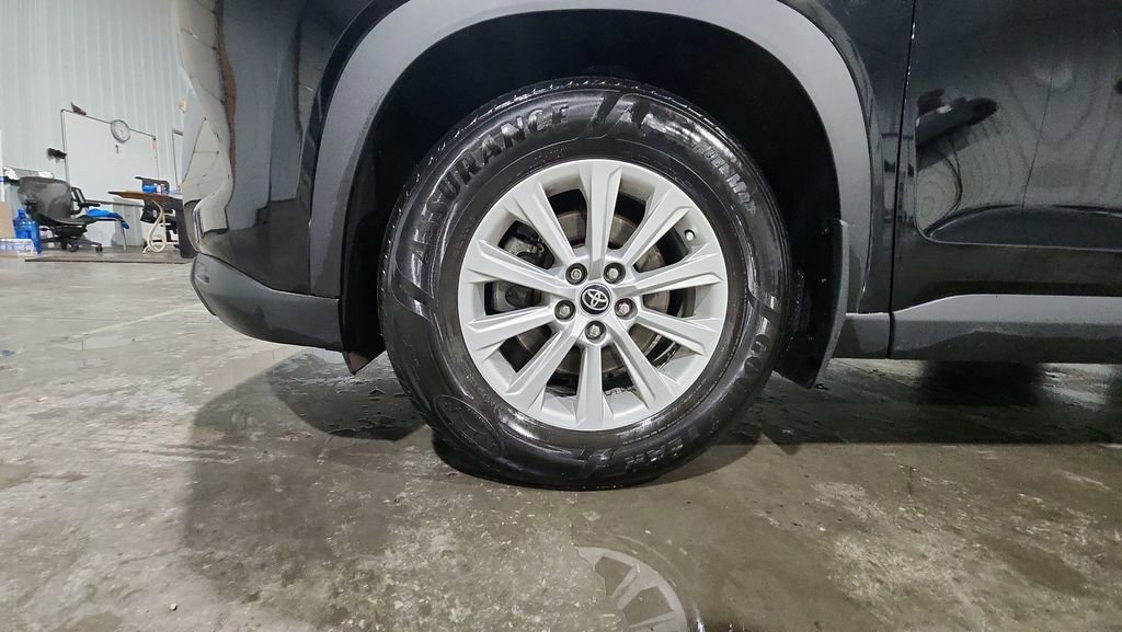 Used 2024 Toyota Grand Highlander XLE image 14