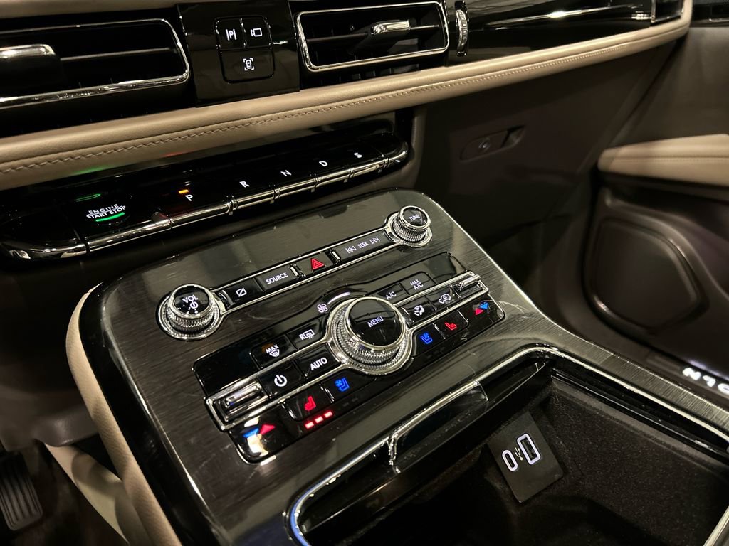 Used 2023 Lincoln Nautilus Reserve AWD/4WD image 18