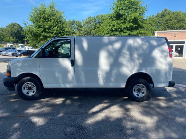 Used 2018 Chevrolet Express 2500 image 2
