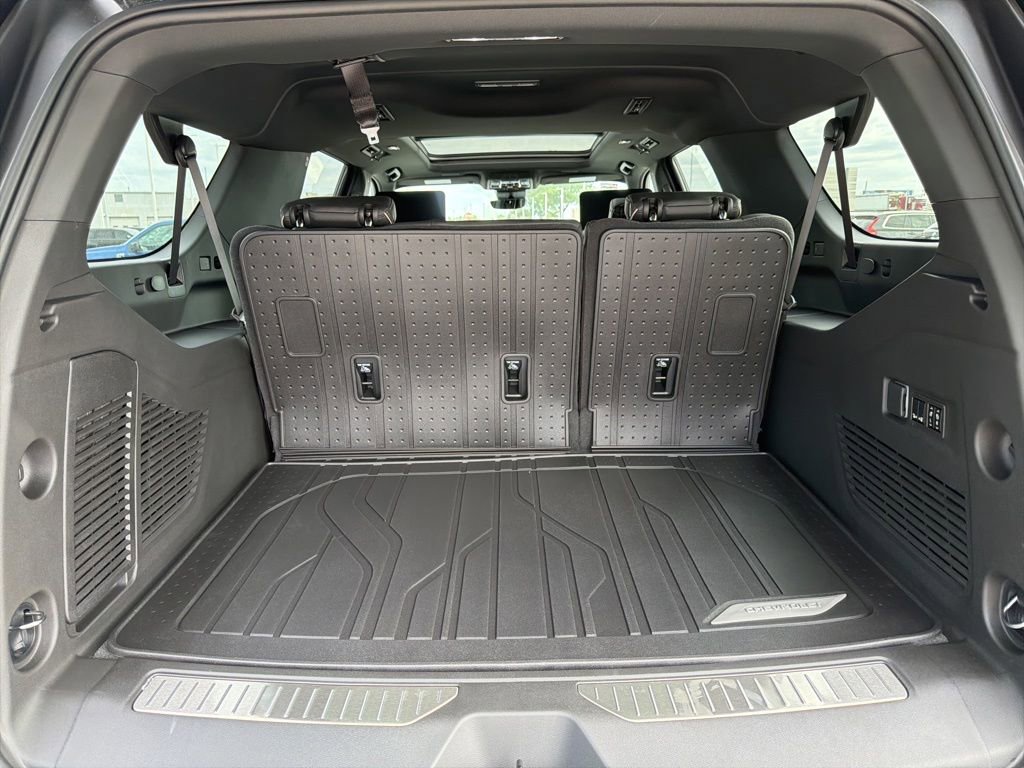 New 2026 Chevrolet Suburban Premier AWD/4WD image 11