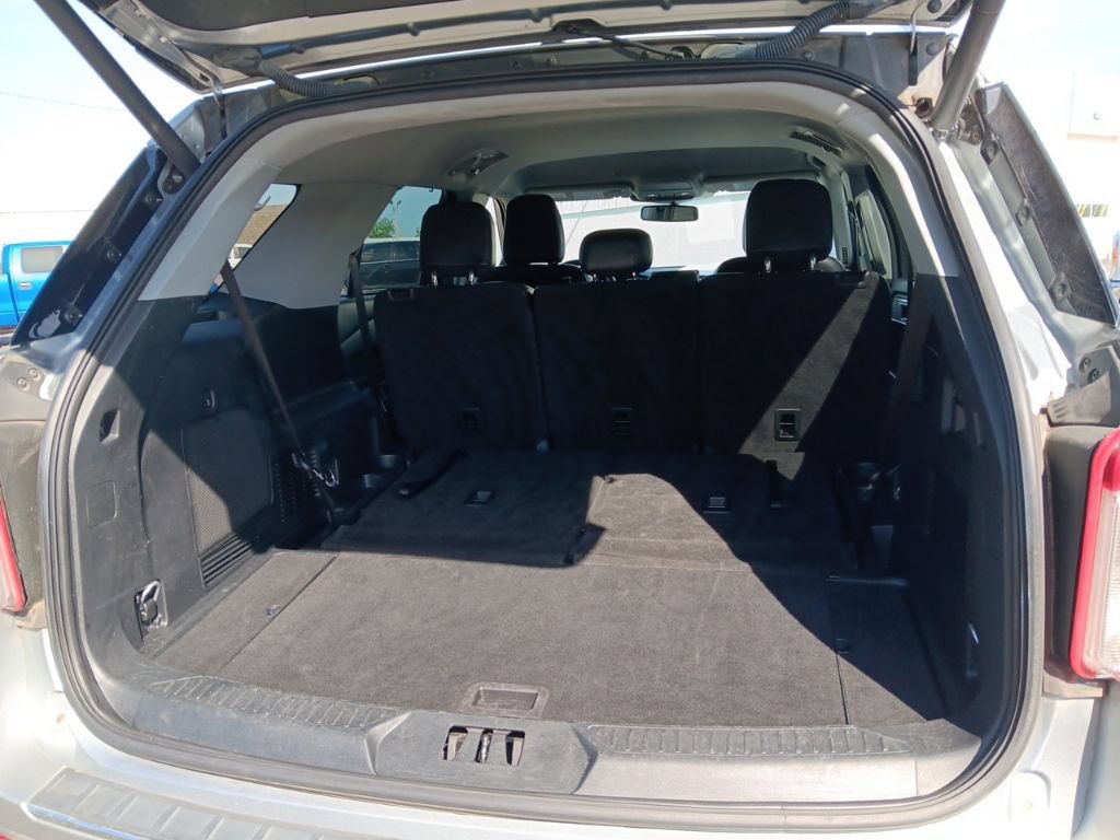 Used 2023 Ford Explorer Limited AWD/4WD image 7