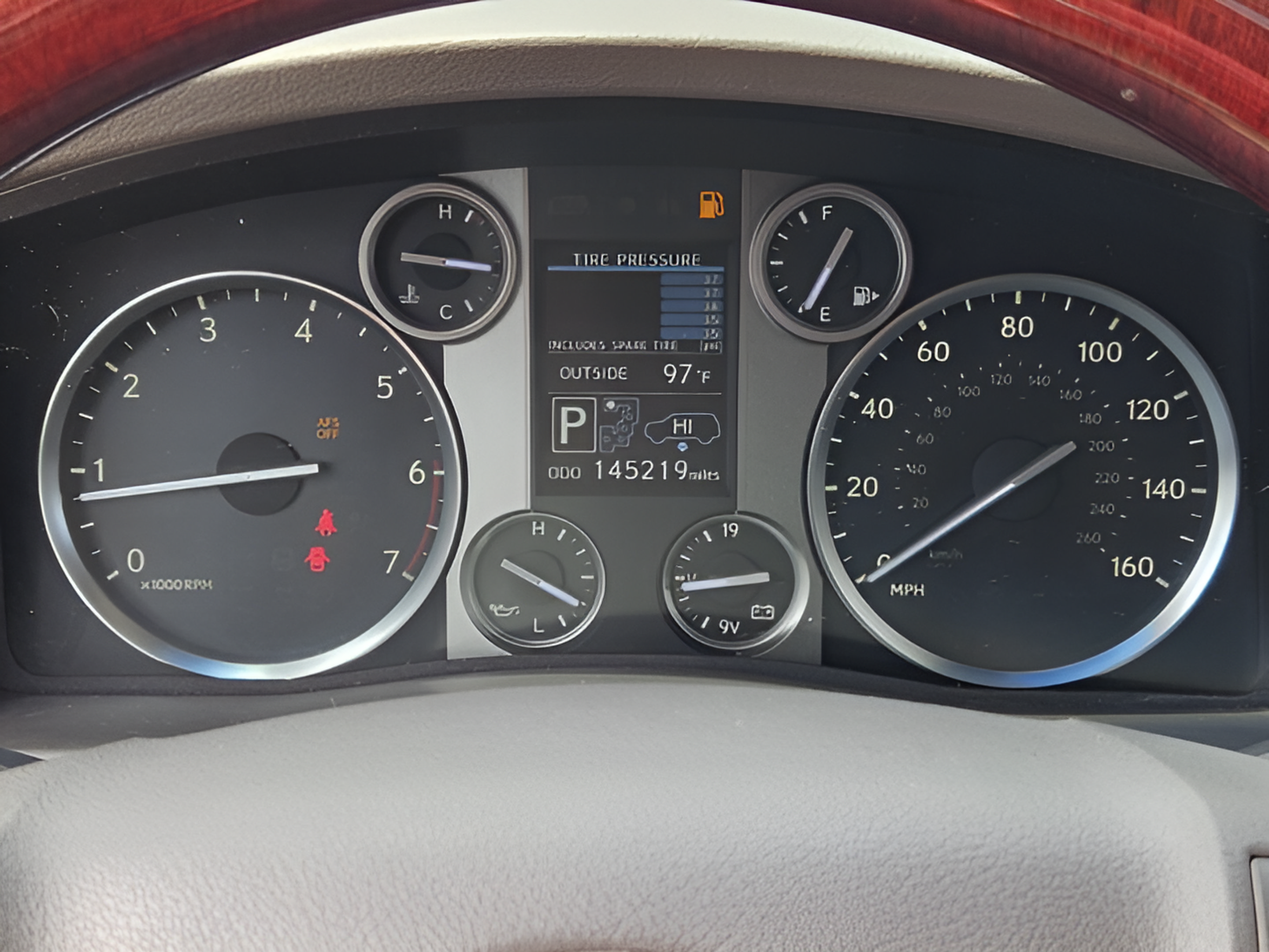 Used 2013 Lexus LX 570 4WD w/ Luxury Pkg image 23