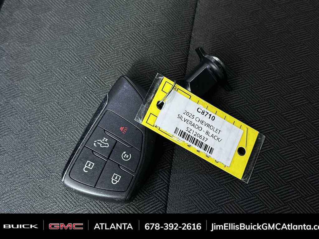Used 2025 Chevrolet Silverado 1500 LT image 35