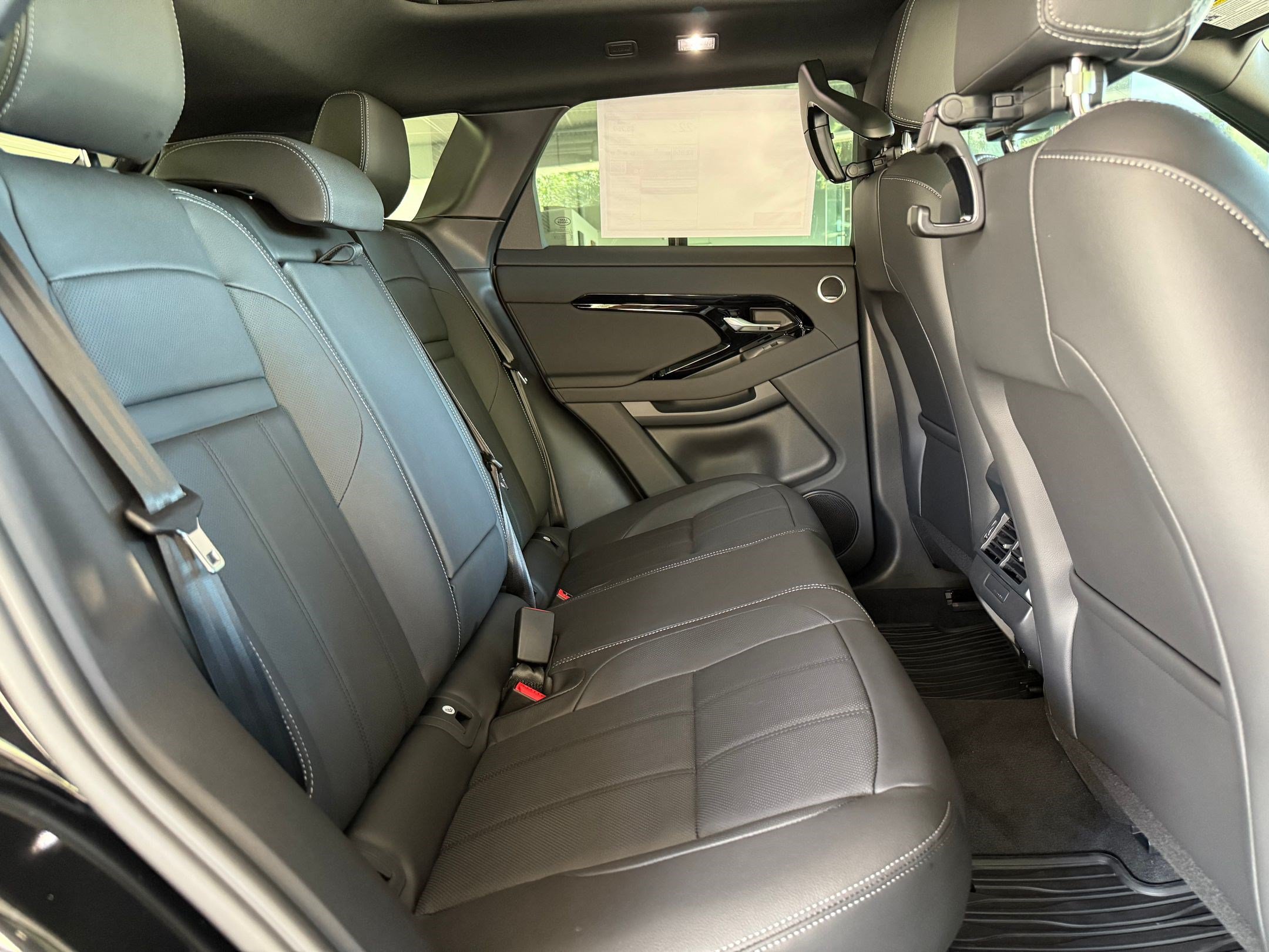 New 2026 Land Rover Range Rover Evoque Hoxton AWD/4WD image 30
